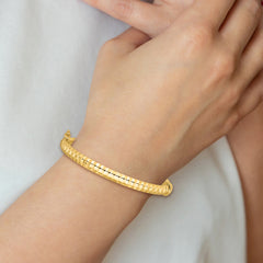 14K Polished and Ridged Hinged Bangle Bracelet