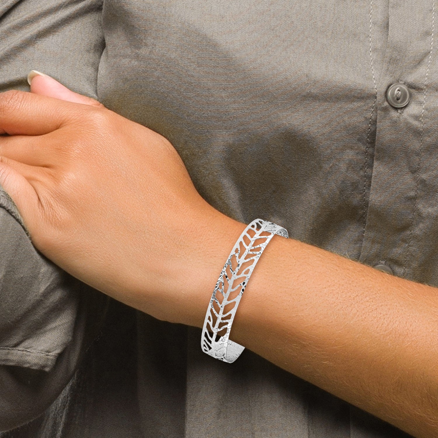 SS Rhodium-plated Fancy Bangle