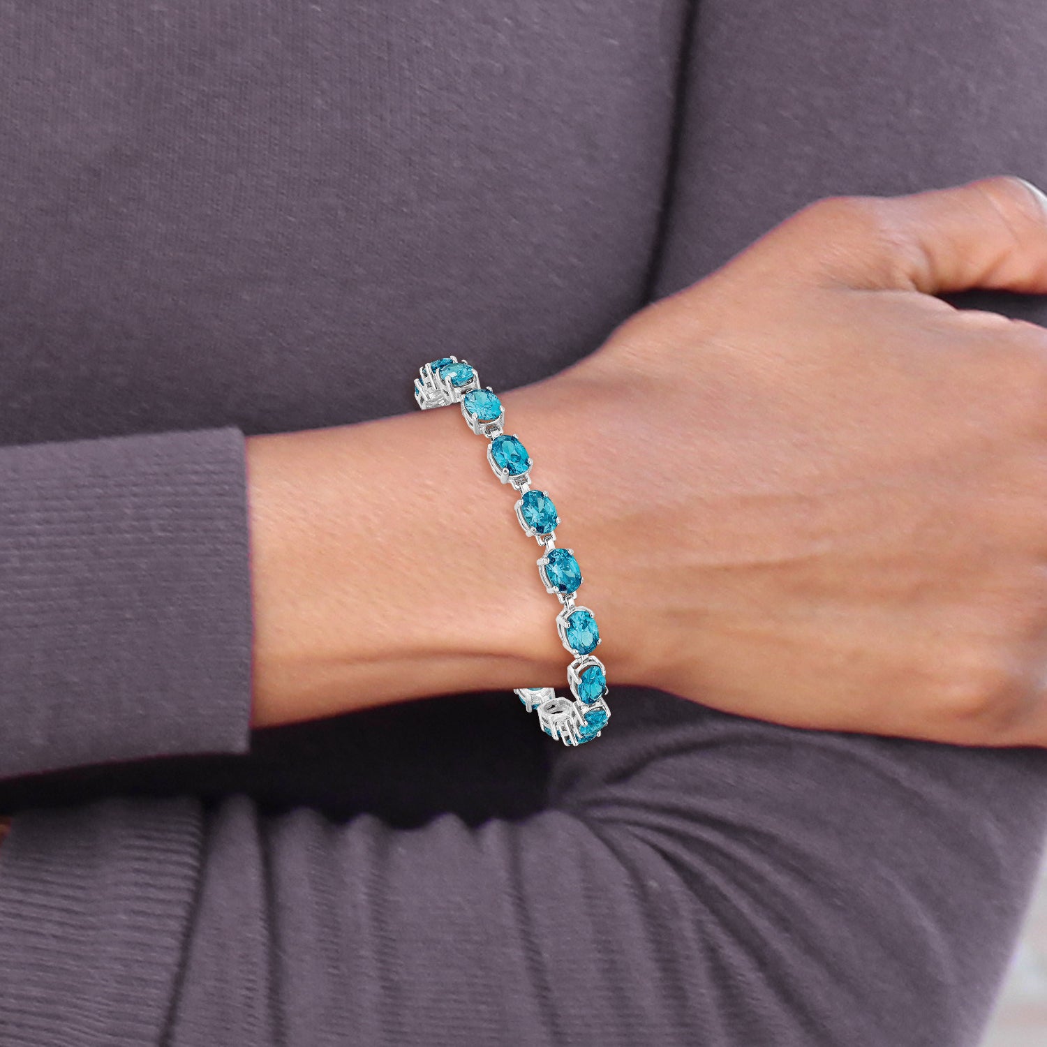 Sterling Silver Rhodium-plated Blue Topaz 6.5in Bracelet