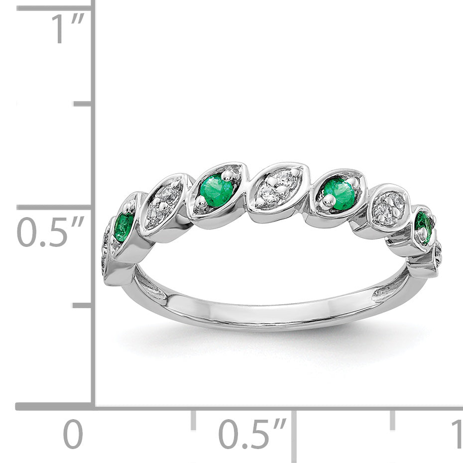 14k White Gold Fancy Diamond and Emerald Ring