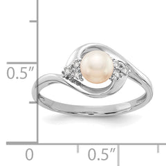 14k White Gold Fresh Water Cultured Pearl and Diamond Ring