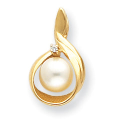 14K 7mm White Round Freshwater Cultured Pearl VS Diamond Pendant